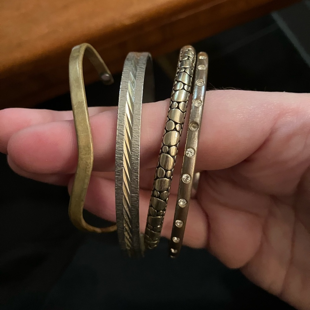 Set of 4 vintage bangles